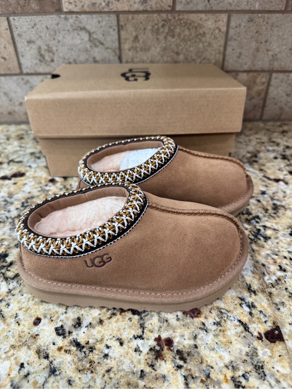 UGG‎ Tasman II NIB Suede Cozy Shearling Slip-On Clogs unisex children's size 8
